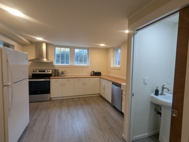 Foto del edificio - Montlake Duplex