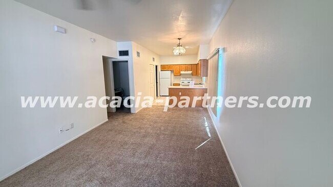 Foto del edificio - Gated 2 bed 2.5 bath