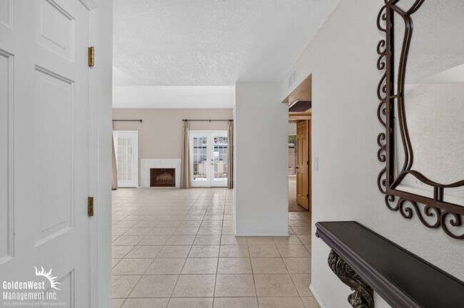 Foto del edificio - Beautiful 2Bdm 2Ba Home Located in the Biltmore Area!