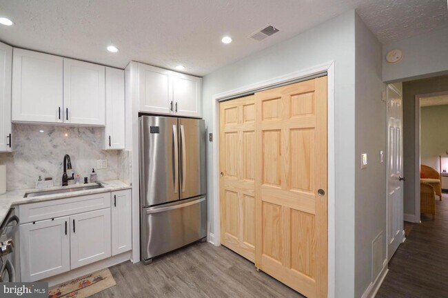 Foto del edificio - 3047 N Dale Ln