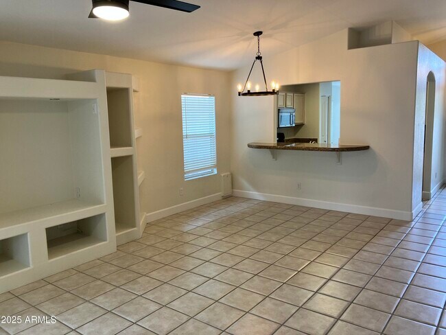 Foto del edificio - 2307 E Kelton Ln