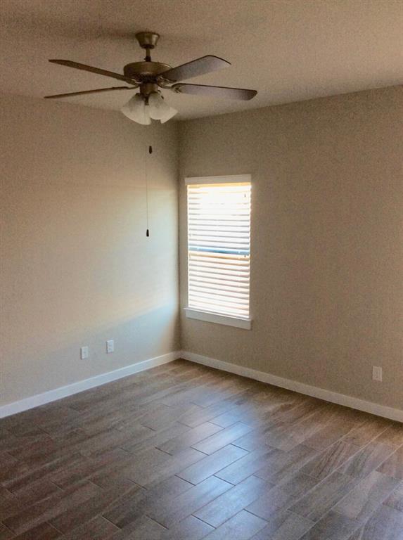 Foto del edificio - 223 Hidden Springs Dr