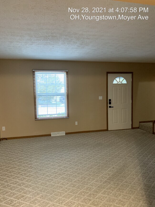 Building Photo - 673 Moyer Ave