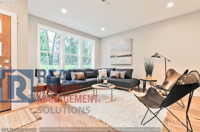 Foto del edificio - 2410 SE Morrison St