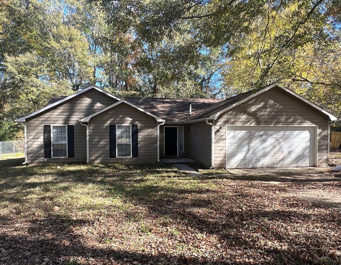 Primary Photo - THE PERFECT 3 BEDROOM 2 BATHROOMS RANCH HOME FOR YOUR FAMILY!