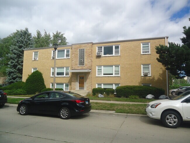 Building Photo - 4950 GREENWOOD St