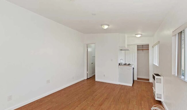 Foto del edificio - 2452 Colby Ave