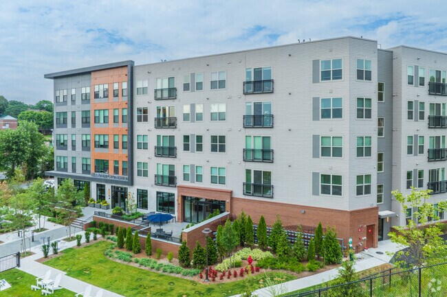 Building Photo - Hanover Stoneham