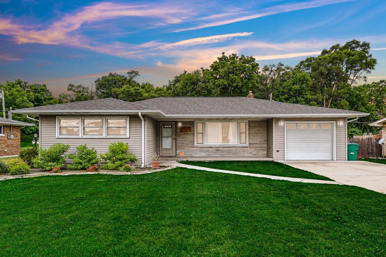 Foto principal - 7130 Delaware St