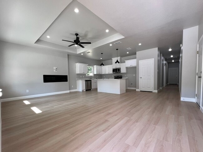 Building Photo - 823 Edgar St