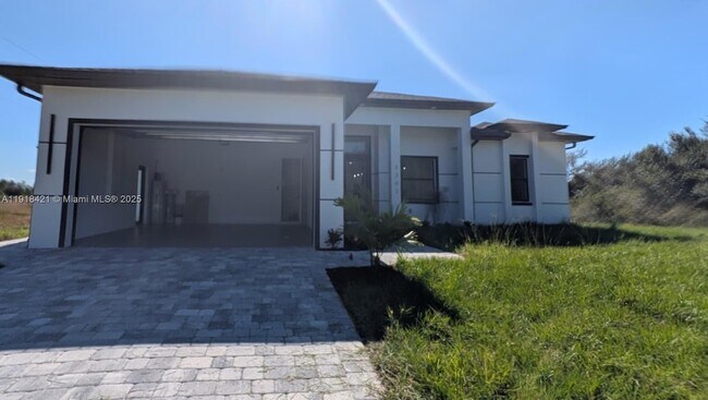 Foto del edificio - 3302 E 18th St