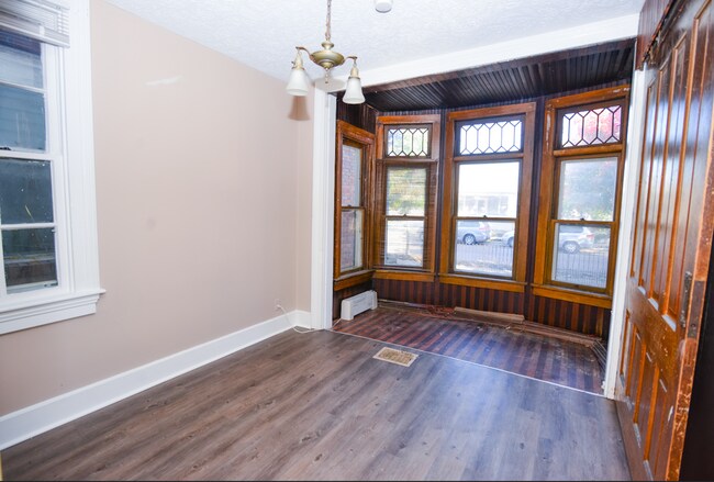 Building Photo - Beautiful Victorian Home Near Downtown Laf...