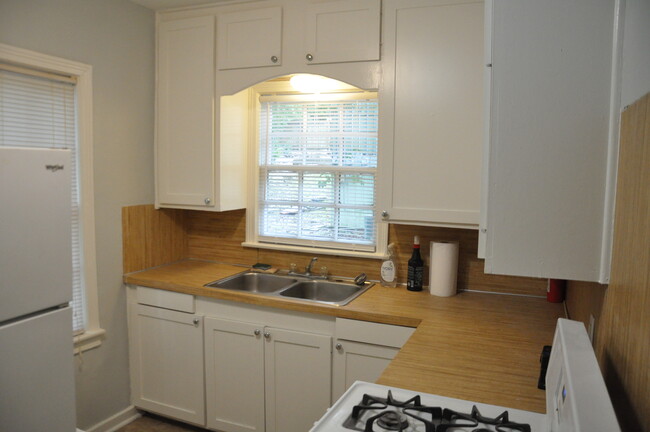 Kitchen - 1025 Bellevue Pl