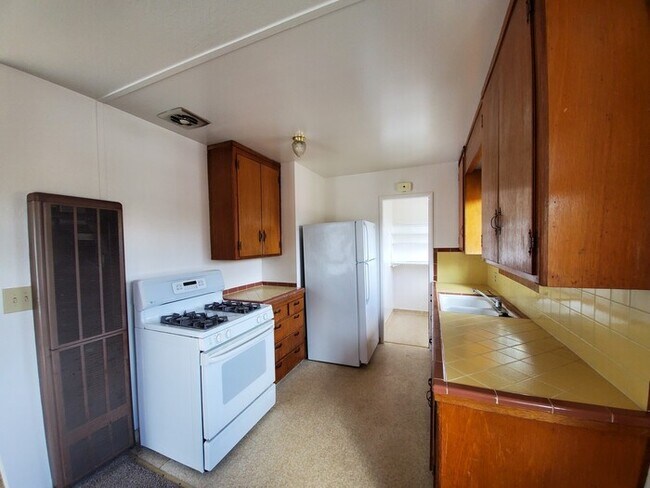 Foto del edificio - 3305 Edison Ave