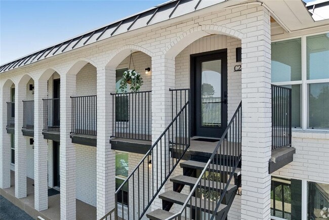Building Photo - 5911 Sheridan Ave