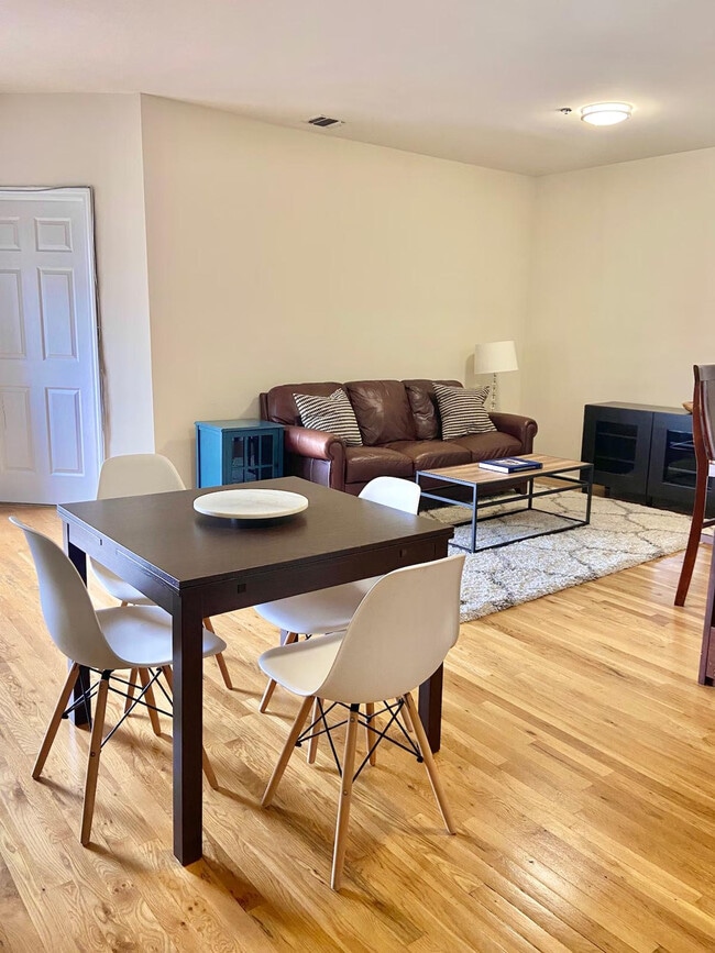 Building Photo - 557 5th St