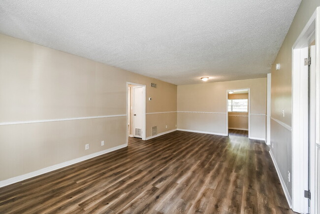 Building Photo - 1658 Louvre Dr