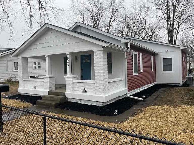 Building Photo - 933 N Somerset Ave