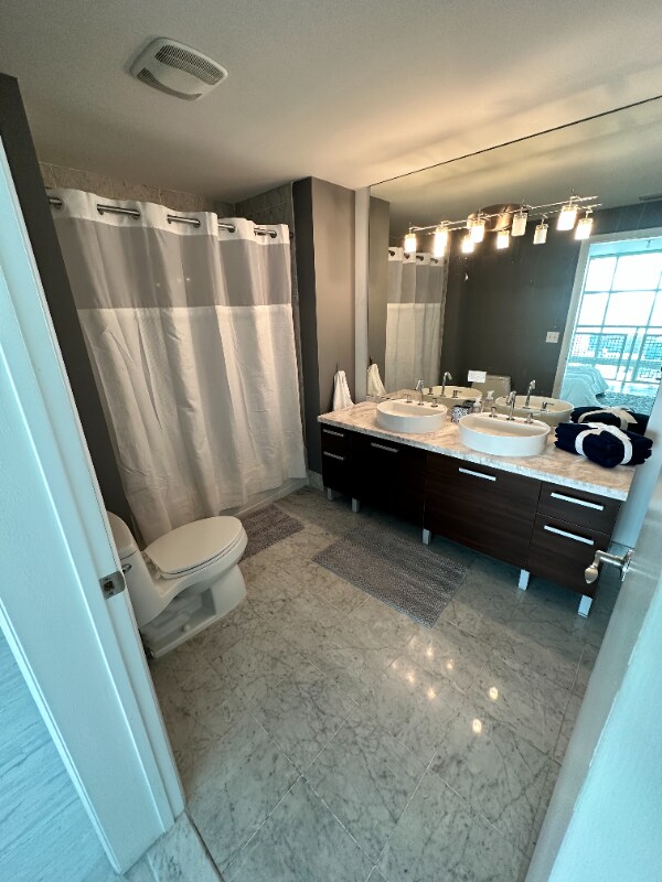 Foto del edificio - 244 Biscayne Blvd