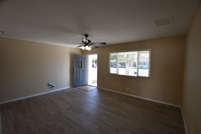 Building Photo - 3118 W Corrine Dr