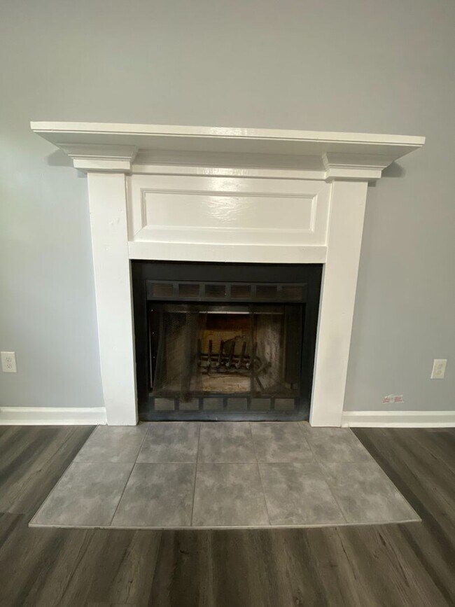 Building Photo - Oakwood Drive (Duplex - 2 Units)