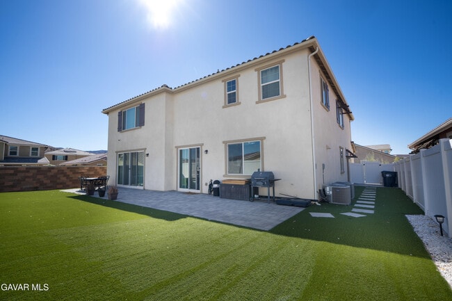 Building Photo - 39118 Forsythia Ln