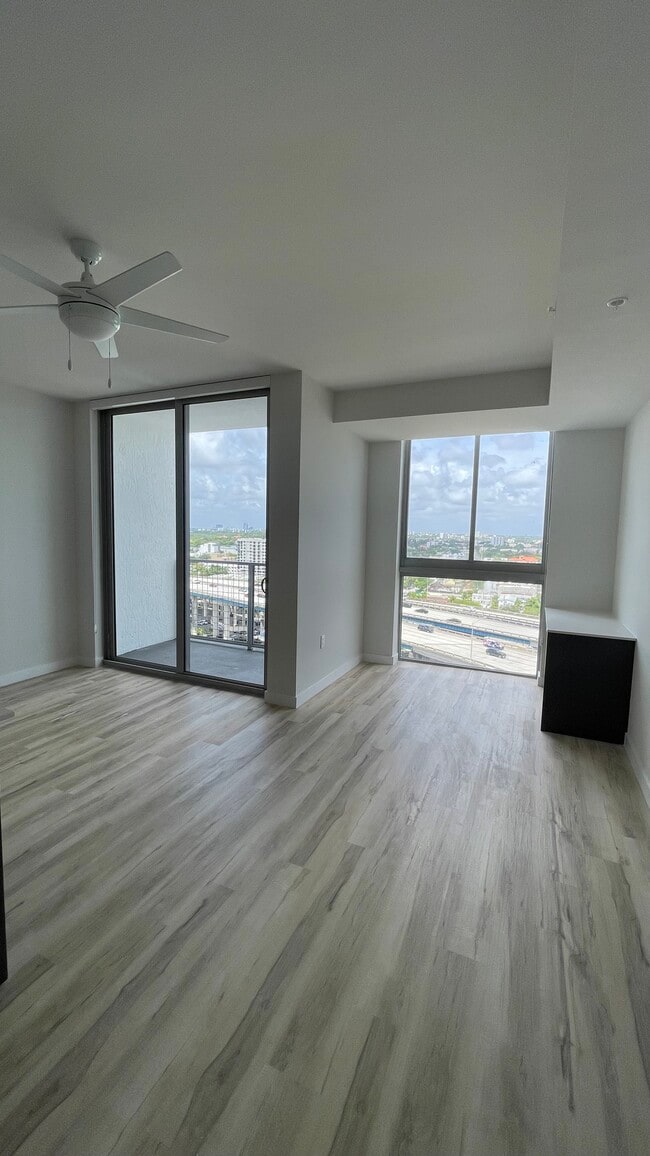 Foto del edificio - 212 SW 5th Ave