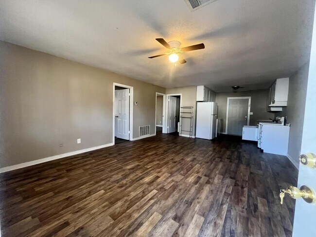 Foto del edificio - 90 Widows Rd