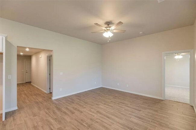 Building Photo - Beautiful Brand New Home in Mustang Schools