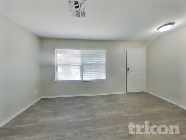 Foto del edificio - 3326 W St Anne Ave