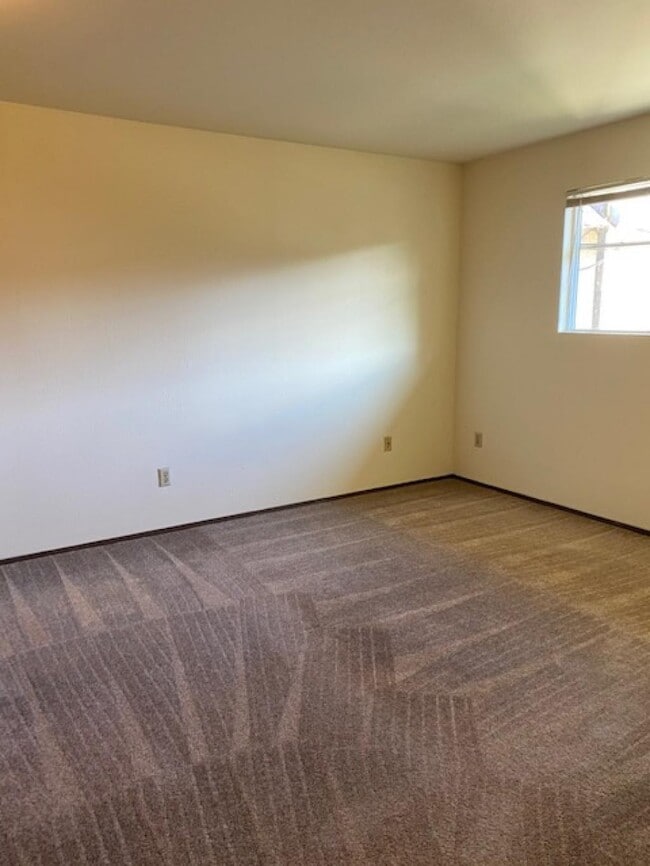 Building Photo - 2737 60 Ave SW - 1 bedroom