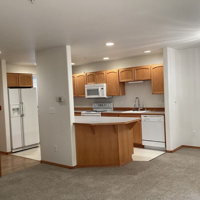Building Photo - 3 Bedroom, 2.5 Bath Condo in Everett with ...