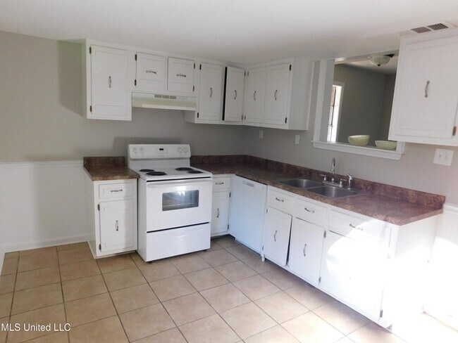 Foto del edificio - 6510 Heather Rd