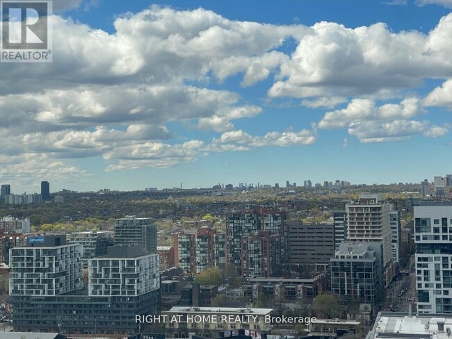 Building Photo - 19 Bathurst St