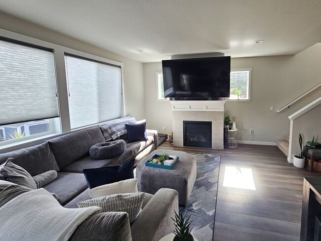 Building Photo - 5590 Mountain Quail Dr S