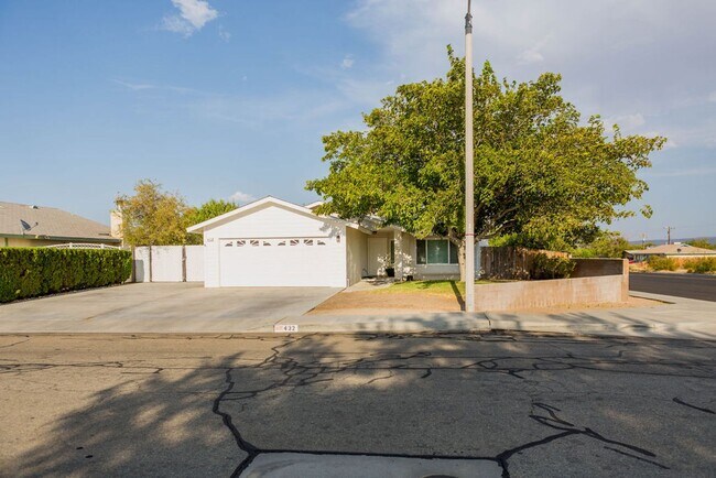 Building Photo - Charming 3 bed, 2 bath home AVAILABLE for ...