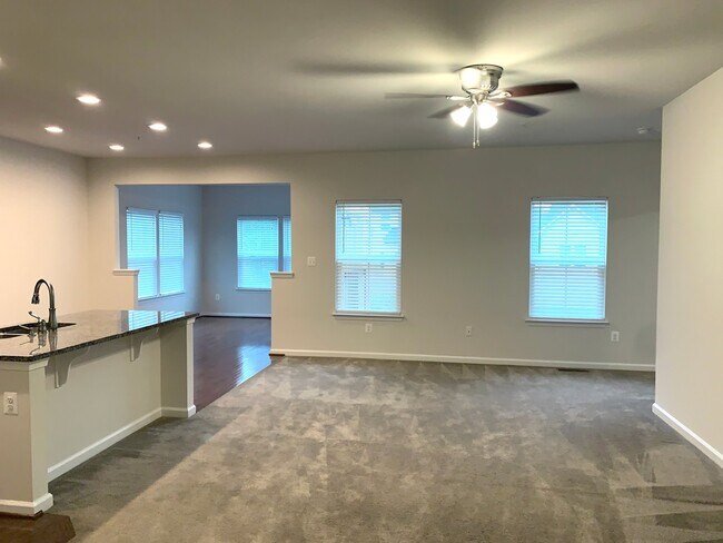 Foto del edificio - 771 Ravenwood Dr