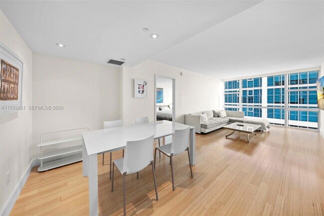 Foto del edificio - 6801 Collins Ave