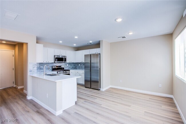 Foto del edificio - 5863 W Baroque Gold Ct