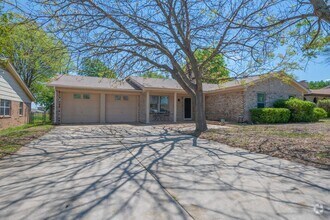 Building Photo - 303 Manning Dr