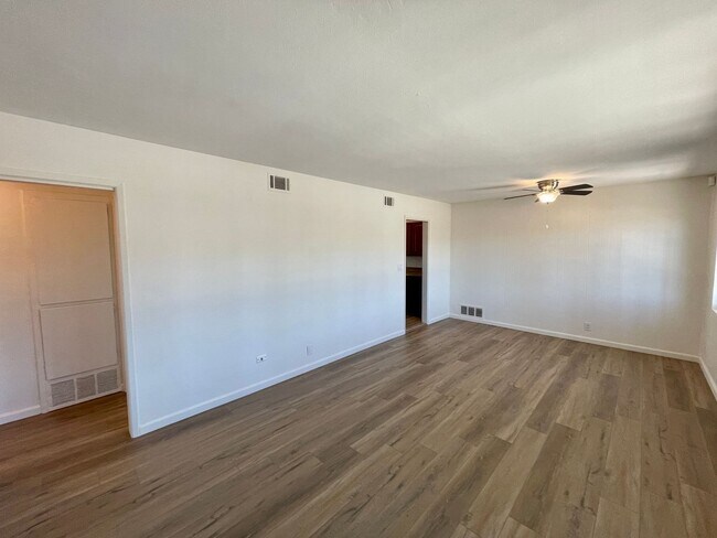Foto del edificio - Newly Renovated 3B/1.5BA House in Escondido!