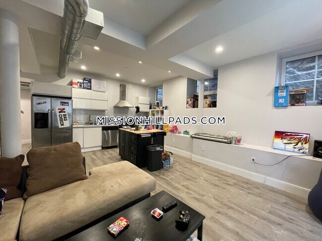 Building Photo - 407 Dudley St