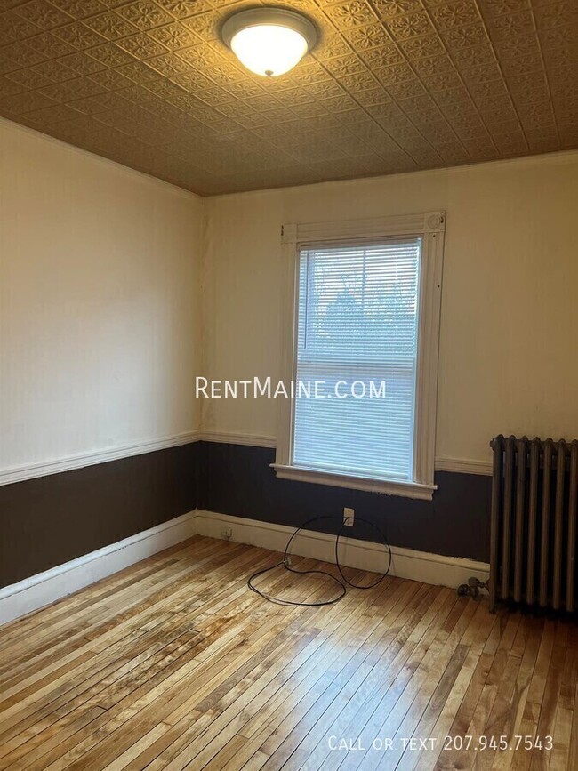 Building Photo - 591 Main St