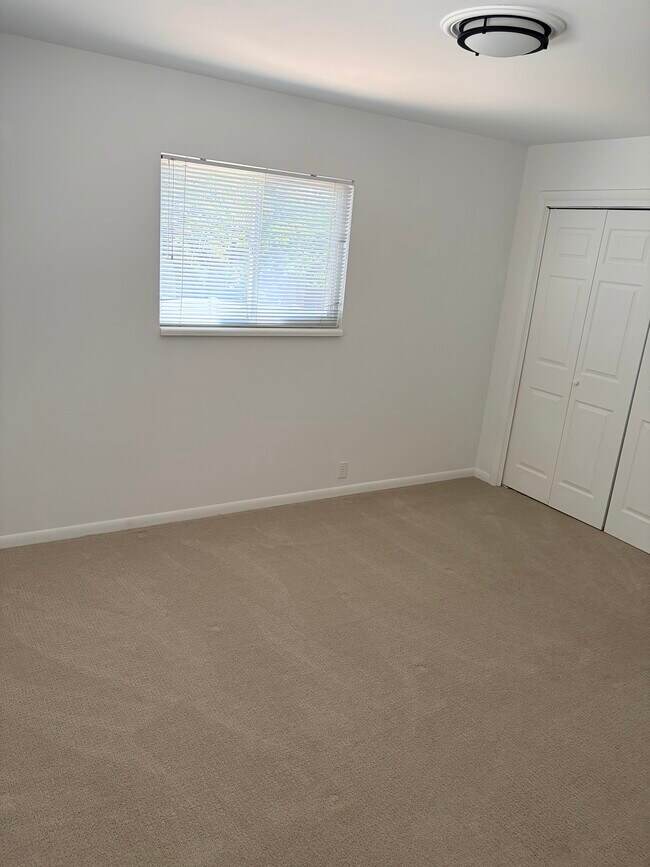 Foto del edificio - 2258 E Claybourne Ave