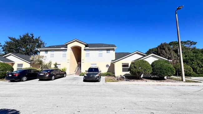 Building Photo - Available December 4th! Great END Unit 3 B...