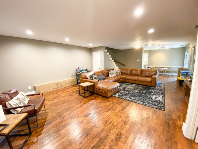 Building Photo - 9808 Crest Meadow Dr