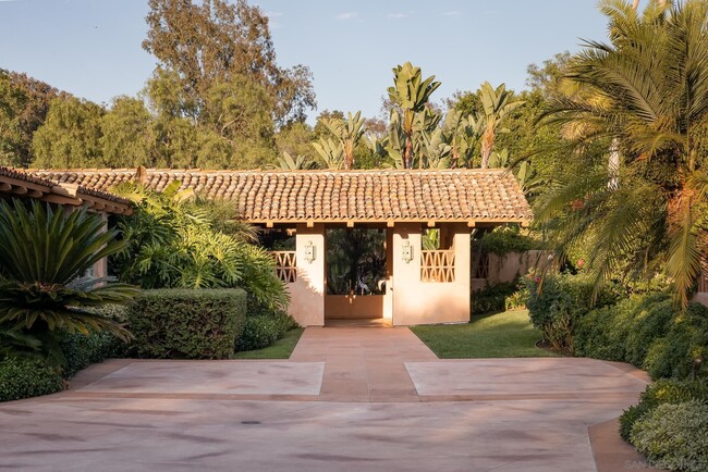 Building Photo - 6002 Paseo Valencia