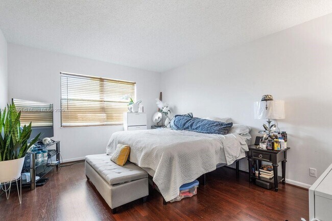 Foto del edificio - 9235 SW 8th St