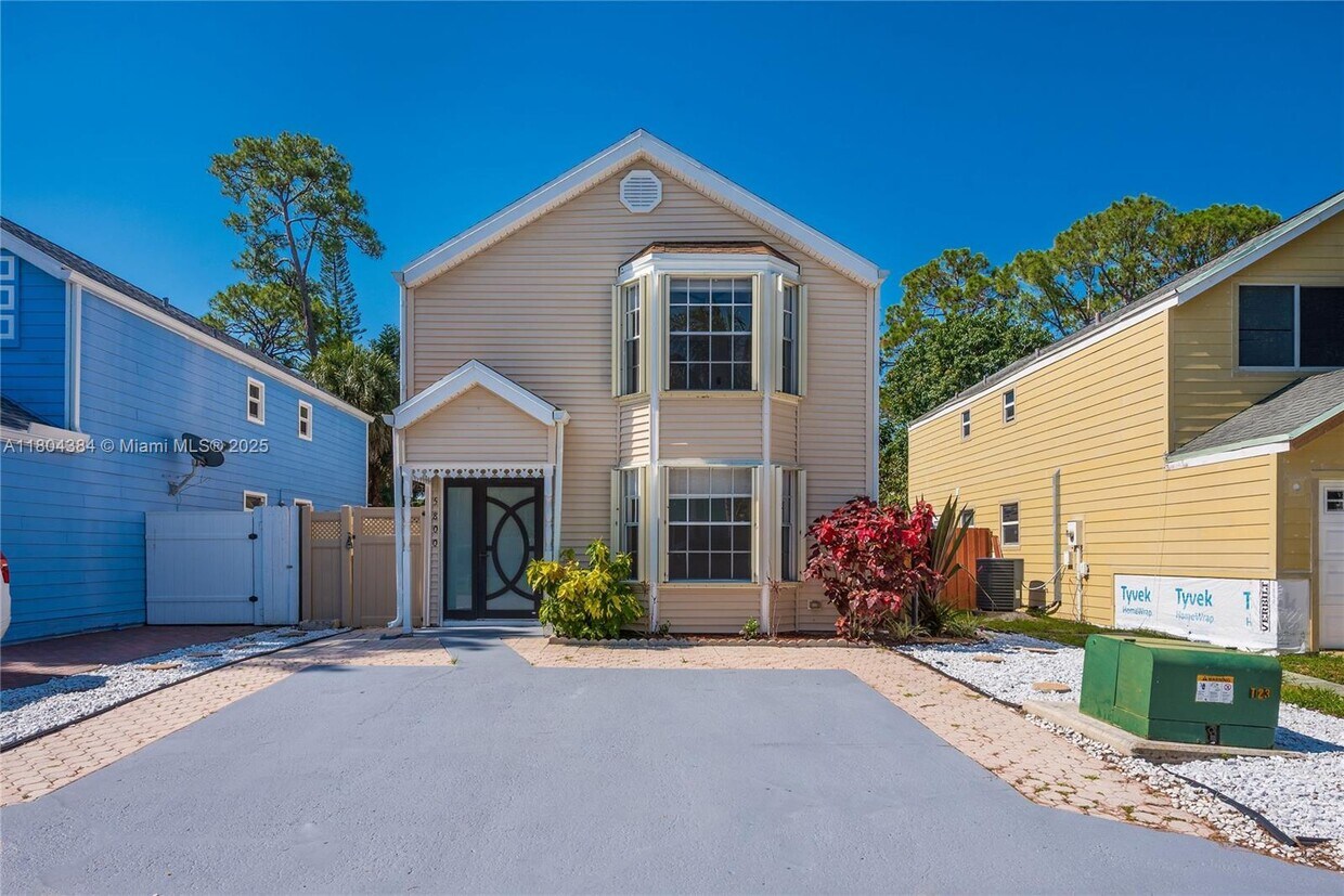 Primary Photo - 5800 Rambler Rose Way