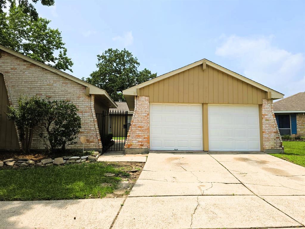 Primary Photo - 5815 Oaklynn Dr